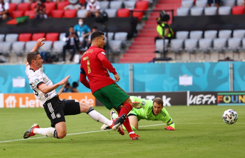 W杯で日本と激突！最強ノイアーから最もゴールを奪っている8人の天敵｜写真8