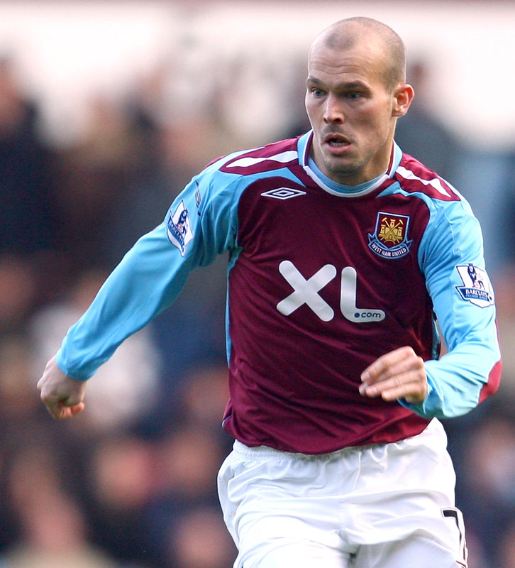 読み方わからん！胸に「謎スポンサーロゴ」のユニフォーム6選｜写真2