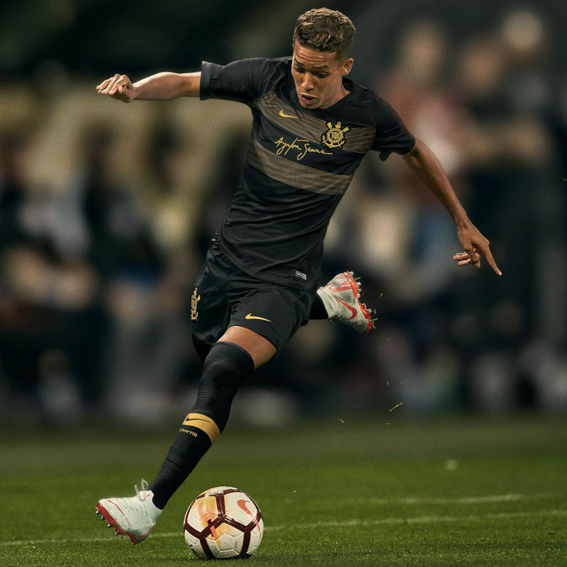 名作多し！最高にかっこいい「漆黒のユニフォーム」8選｜写真6