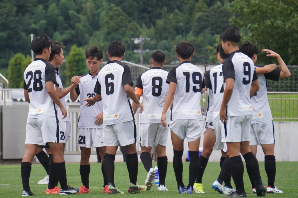 日本代表FW伊東純也の母校神奈川大が総理大臣杯で激闘！筑波大にPK戦の末敗退も、崩れ落ちない明るいイレブンに迫る｜写真3