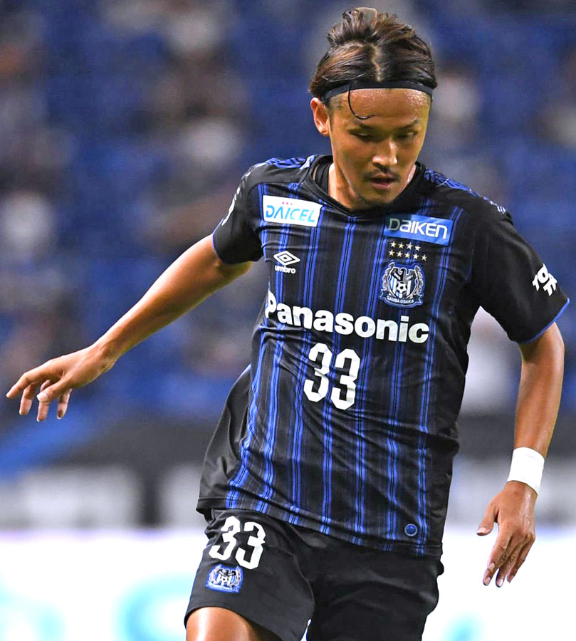 ガンバ大阪も！サッカー界最強の「青黒ストライプ」を持つ6チーム｜写真5