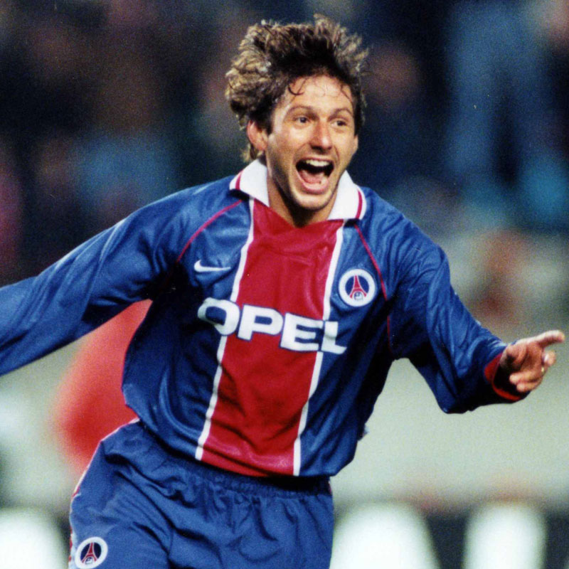 パリ・サンジェルマン、最高にかっこいい「赤い縦ストライプ」ユニフォーム8選｜写真9