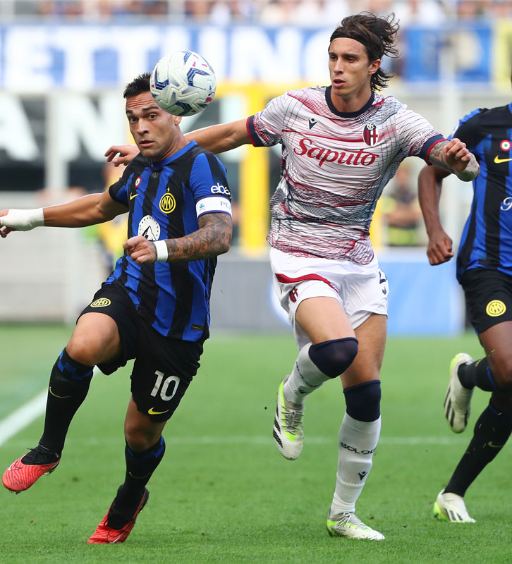 ボローニャが美しくも斬新な新ユニを発表！何度も見てしまう「中毒性デザイン」にハマる｜写真7