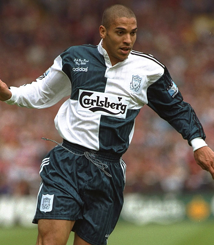 リヴァプールの「完全復刻を希望したい」12の名作ユニフォーム｜写真6