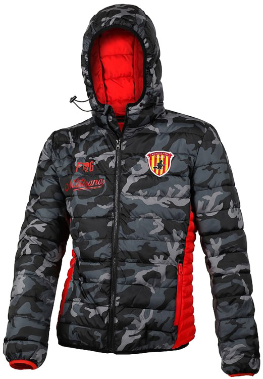 「ほうきに乗った魔女」のエンブレム！ベネヴェントの2017‐18ユニフォーム｜写真11