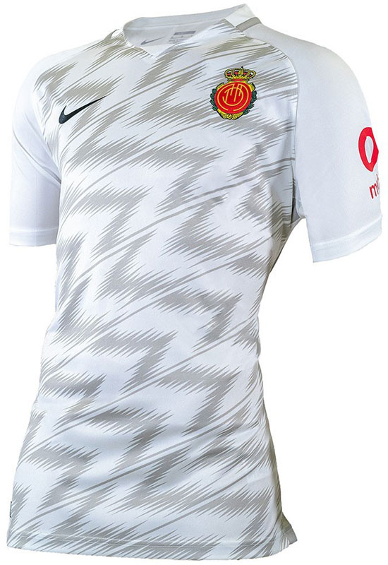 久保移籍のマジョルカ、21-22新ユニフォーム！ホームからサードまで掲載｜写真3