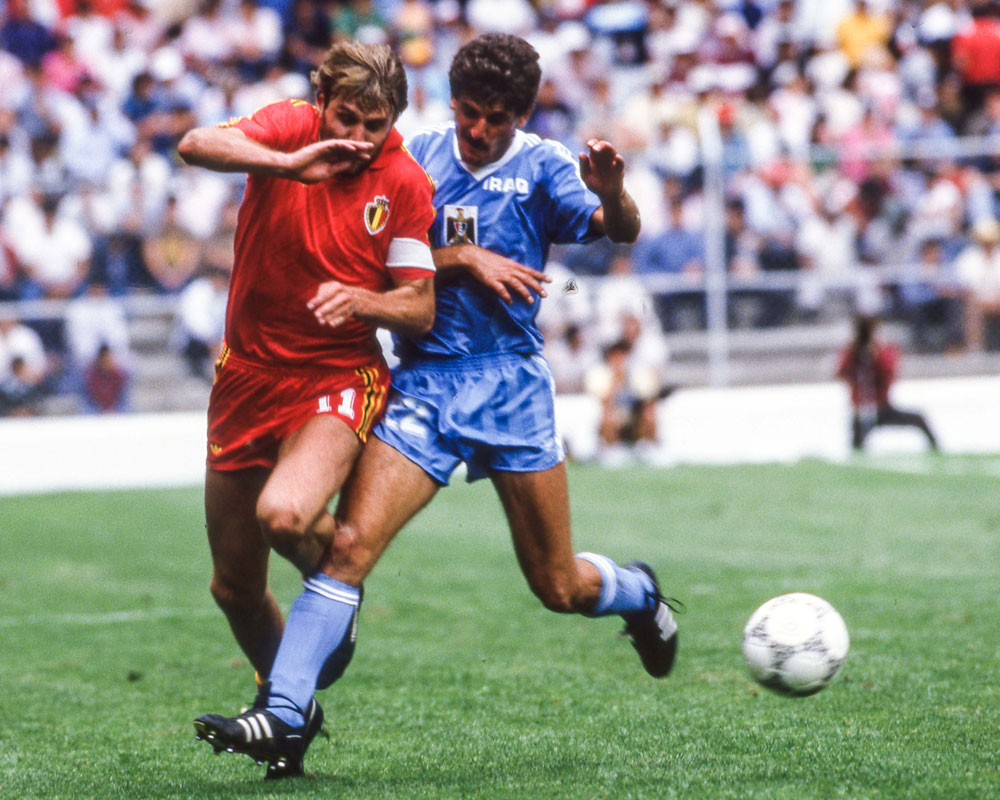 日本戦のイラク代表、たぶん誰も知らないユニフォーム“こぼれ話”「謎すぎるユニ色」「ファッションブランドと契約」｜写真7