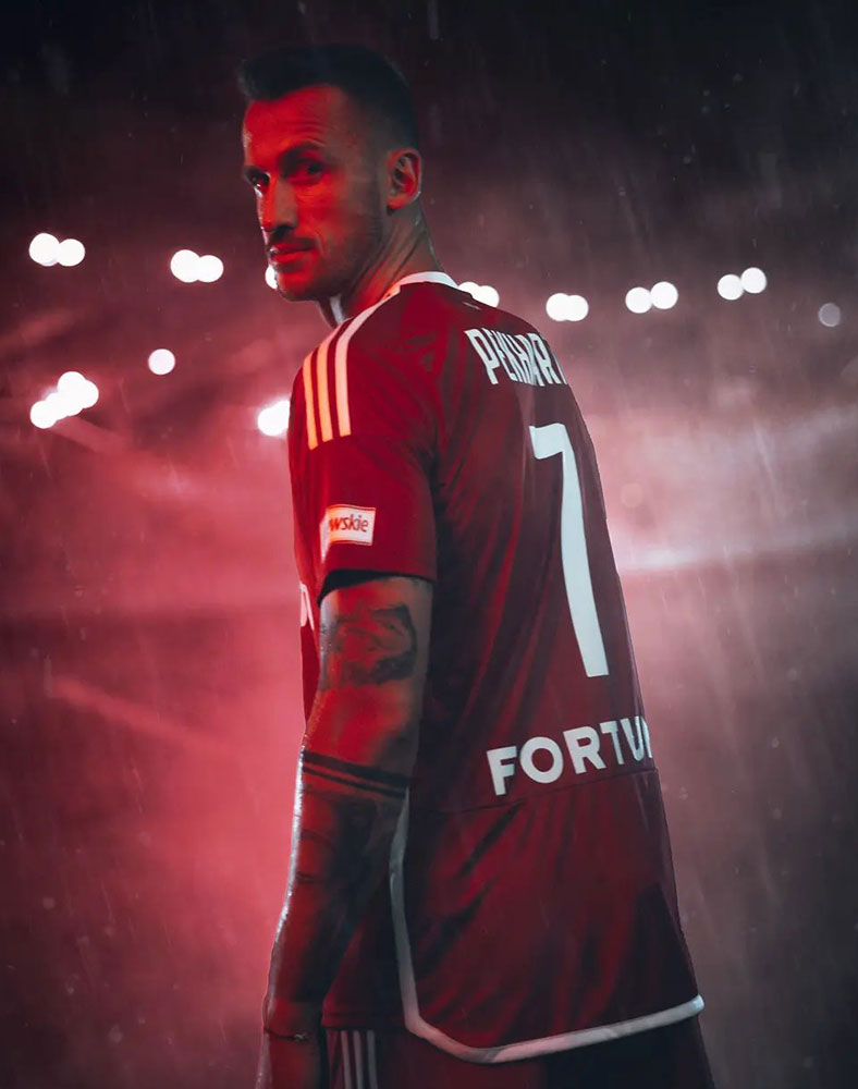 森下龍矢を獲得！ポーランド強豪レギア・ワルシャワ、胸の「L字エンブレム」の正体とは｜写真8