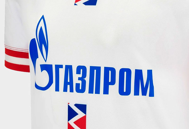 名門ツルヴェナ・ズヴェズダ、今季ユニは「Gazprom」継続！胸に“ロシア企業ロゴ”でCLを戦う｜写真7