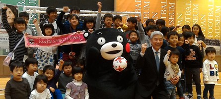 4/9は熊本でなでしこジャパン！くまモンがJFAハウスで「試合に来てほしカモン」｜写真8