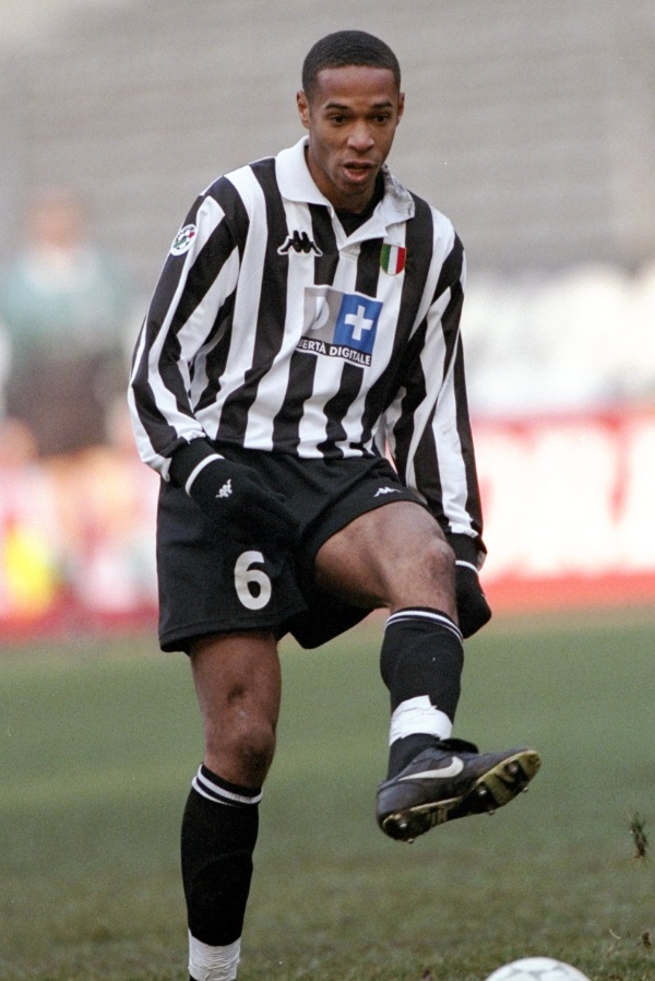 サッカー史上最も奇妙な「背番号1～11番」を背負った男たち｜写真6