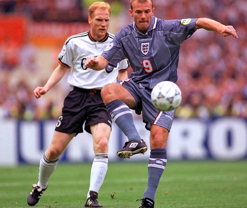 異色のEURO96ユニ！イングランド代表、「1996アウェイ」ユニフォーム｜写真3