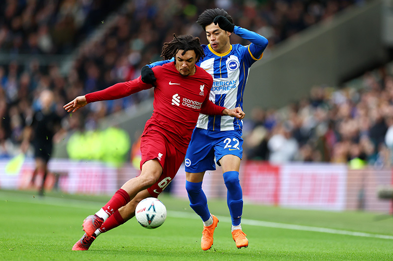 三笘薫、「超ドリブル」で涙目にさせた3名と完璧に止められた3名｜写真6