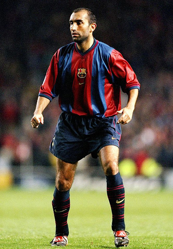 バルセロナ、98-99ユニフォームのリメイク版を発表！オリジナルの画像も掲載｜写真8