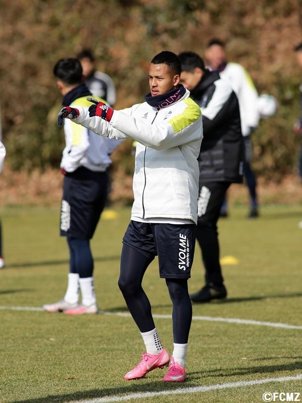 Jクラブ始動！FC町田ゼルビアの「トレーニングウェア」がかっこいい｜写真6