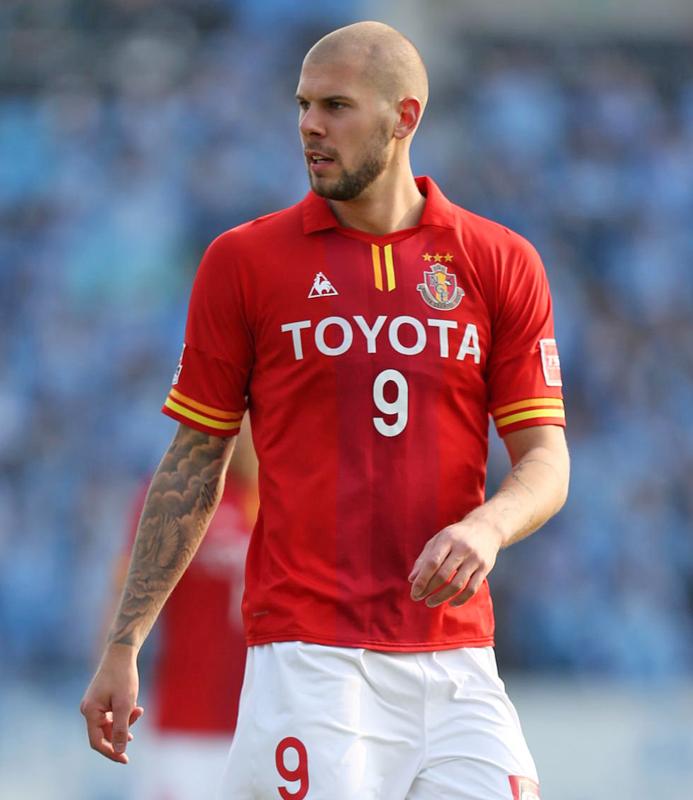 “快調”名古屋グランパス！これぞ誇るべき「歴代最高のユニ」10着｜写真3