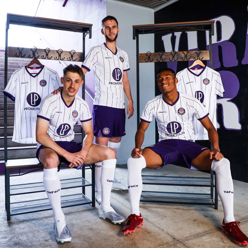 トゥールーズ、2022-23新ユニフォーム発表！オナイウ阿道が“新ユニ初得点者”｜写真6