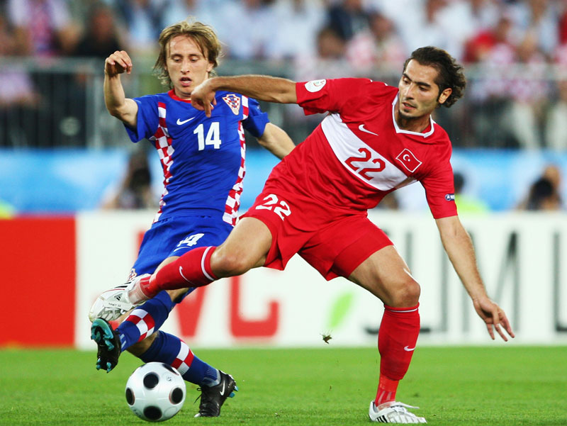 ドイツ戦「熱き死闘」の記憶！トルコ代表、EURO2008ユニフォーム｜写真3