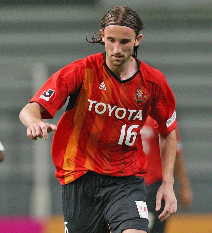 “快調”名古屋グランパス！これぞ誇るべき「歴代最高のユニ」10着｜写真7