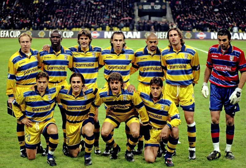 パルマ、90年代「黄金期のユニフォーム」が復活！背番号もそっくり｜写真3