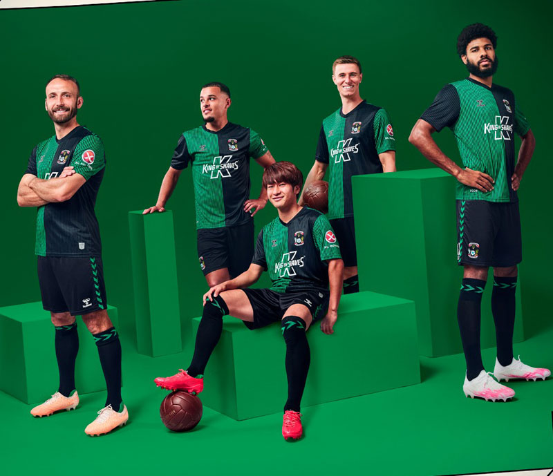 坂元達裕が所属のコヴェントリーに「hummelレトロ」なサードユニが登場！このデザインの“正体”とは｜写真6