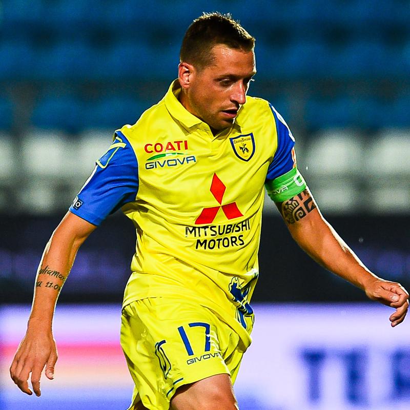 浦和レッズだけじゃない！胸に「三菱マーク」を付けた“欧州の4チーム”｜写真2