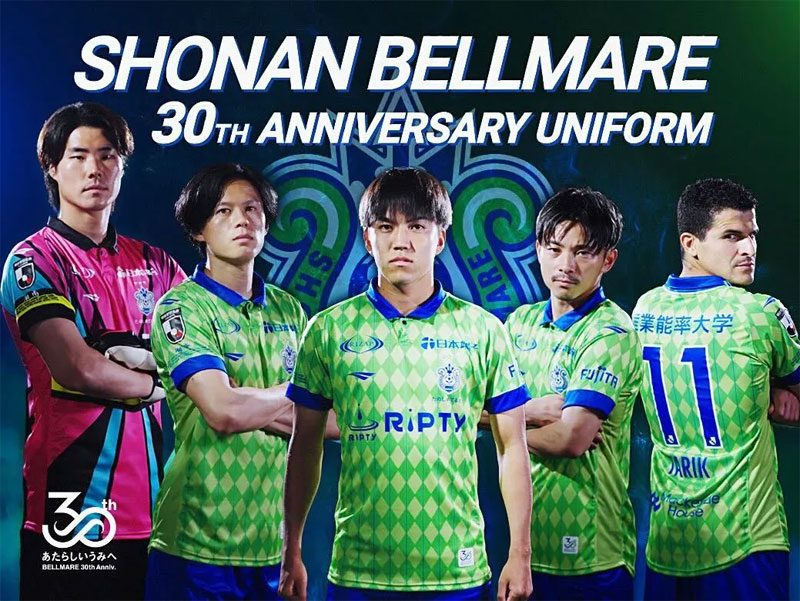 “暴れん坊”復活！湘南ベルマーレが「30周年記念ユニフォーム」を発表　1試合限定の特別な一着に｜写真7
