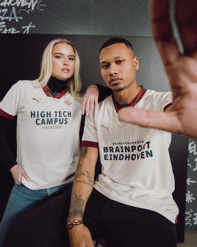 PSVが2023-24新ユニフォームを発表！“シャンパン”で110周年をオシャレに祝う｜写真4