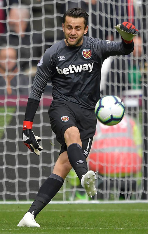 ウェストハム、“降格シーズン”に触発の2018-19新サードユニフォーム！GKユニも掲載｜写真6