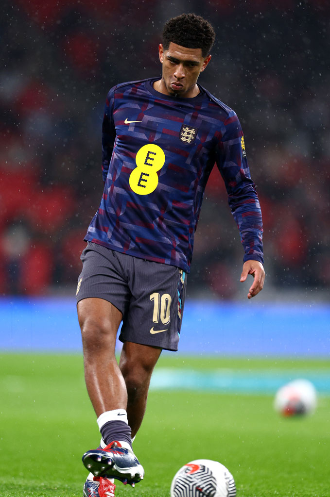 ピッチが華やかに！3月にNIKE新作「プレマッチ・トップ」を着た4つの代表チーム｜写真11