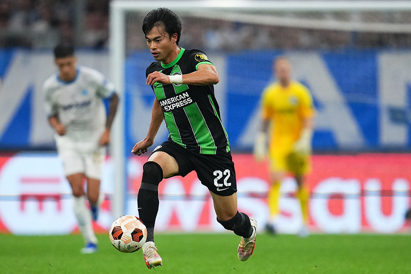 三笘薫vs中村敬斗！ソックスを「上げる」「下げる」天才たち｜写真3