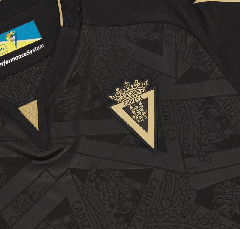 カディスが23-24新ユニを発表！“黄金期”復活ホームに漆黒アウェイ、どちらもハイレベル｜写真7