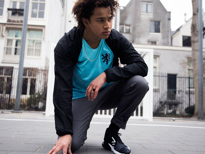 オランダ代表、2018アウェイユニフォームを発表！「1988」へのオマージュ｜写真5