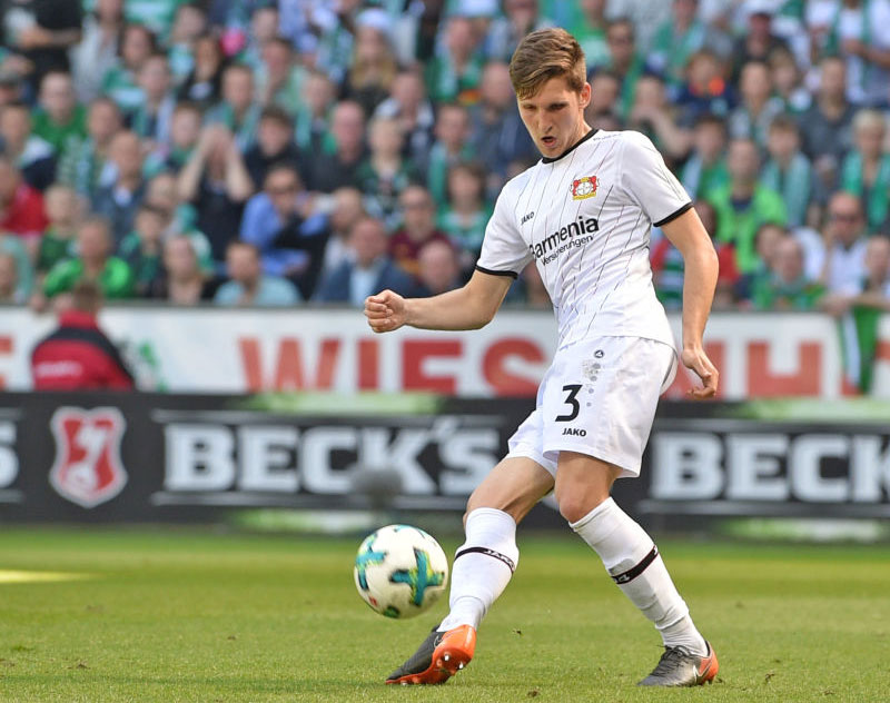 レヴァークーゼン、伝説のUEFAカップ優勝から30周年記念のユニフォームを発表！｜写真8