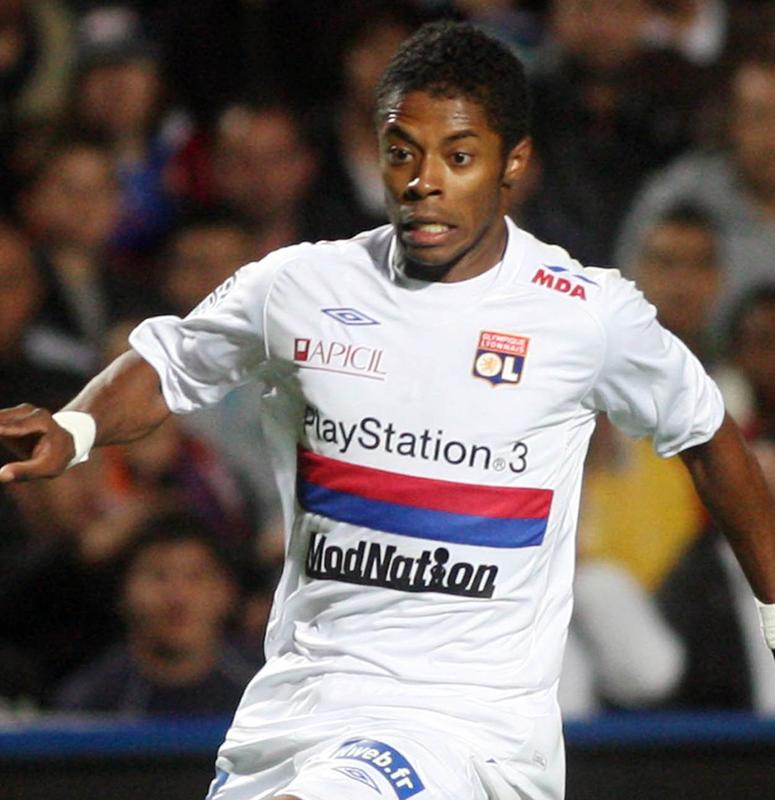 世界中で人気『PlayStation』の胸ロゴ！実は“プレステ3”まであるのを知っているか｜写真5