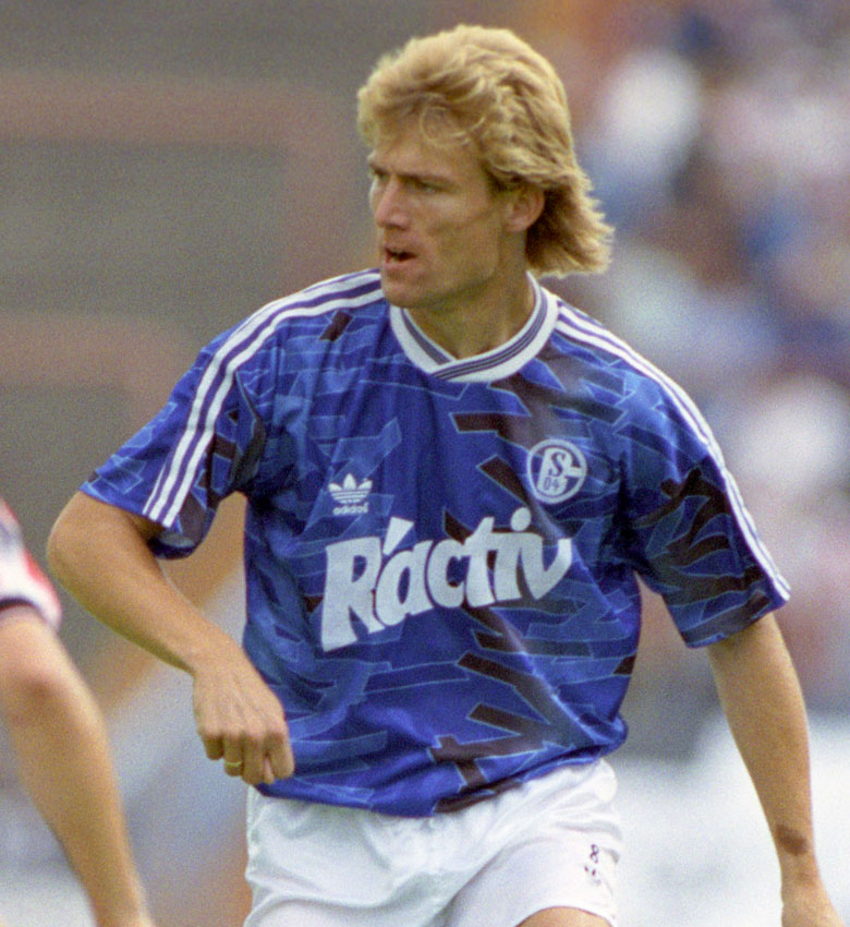 思わず絶句！ブンデスリーガ、90年代「ちょっと酷かったユニフォーム」10選｜写真8