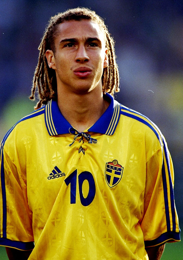 胸の“編み上げ”が最高にカッコいい「紐付きユニフォーム」9選｜写真6