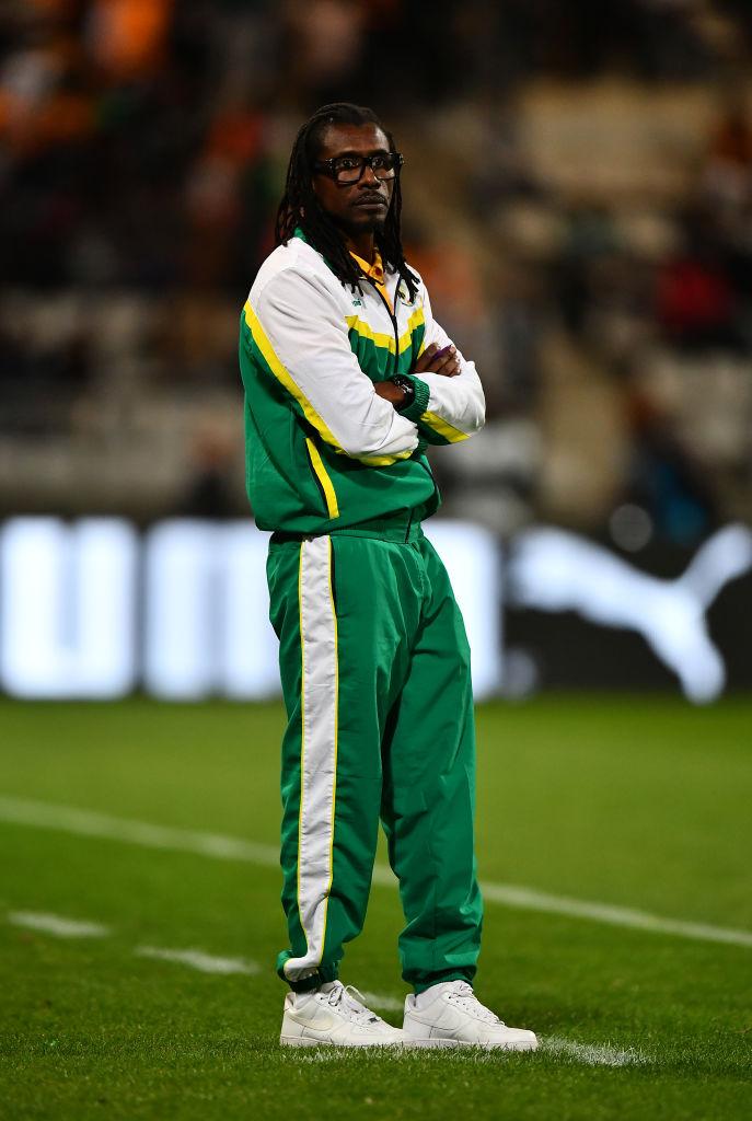 このEXILE感！セネガル代表シセ監督の「メガネ姿」が最高だ｜写真4