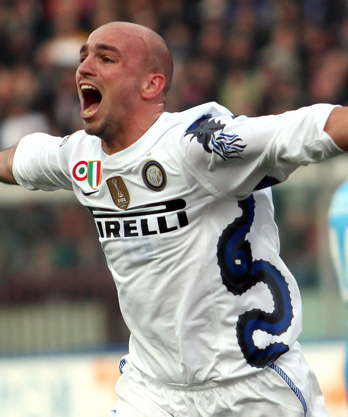 インテルだけじゃない！「ヘビ柄デザインのユニフォーム」6選｜写真11