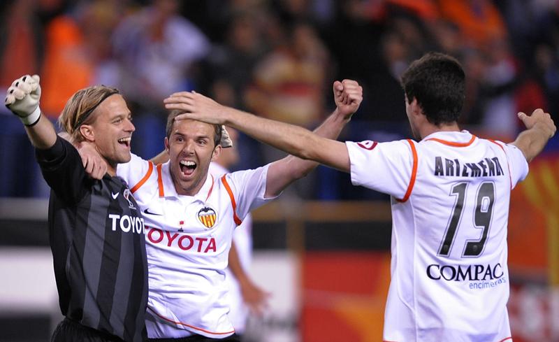 元神戸ビジャも戴冠！バレンシア、国王杯優勝の「2007-08ホーム」ユニフォーム｜写真4