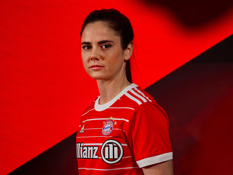 バイエルン、2022-23新ユニフォームを発表！「赤白ボーダー」復活｜写真5