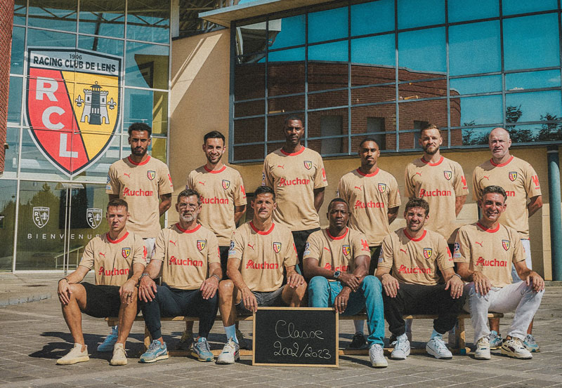 アーセナル撃破のRCランス、21年ぶりのCLユニが登場！デザインは伝説「血と黄金」モデルの復活だった｜写真7