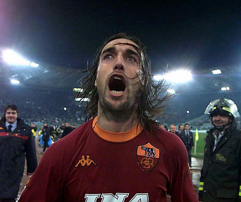 サッカーの歴史上「最も高額だった30代選手」の移籍トップ10｜写真9