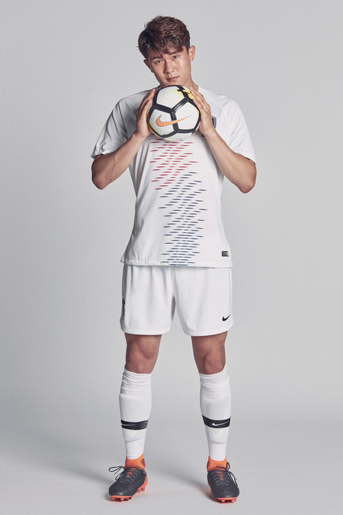 韓国代表、「ブルー少なめ」のW杯ユニフォームを発表！｜写真7