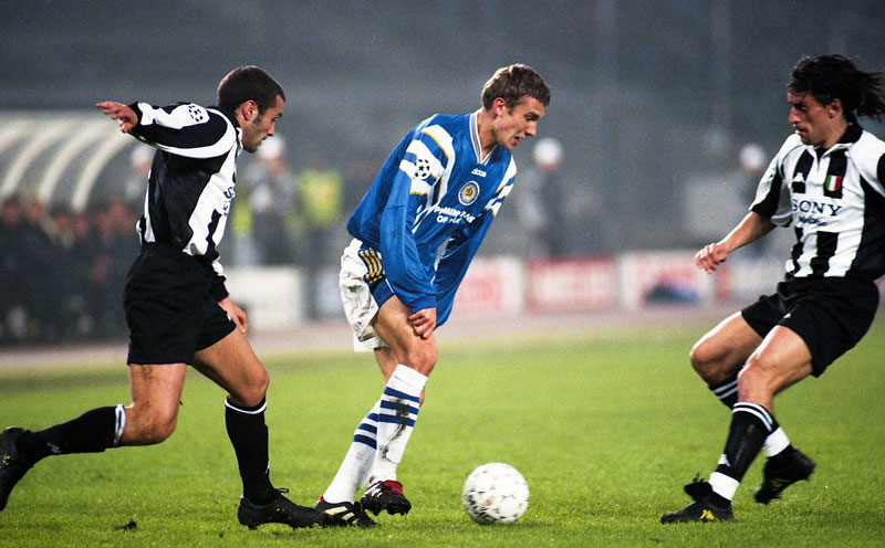 “ウクライナの矢”シェフチェンコの衝撃！ディナモ・キエフ「1997-98」ユニフォーム｜写真3