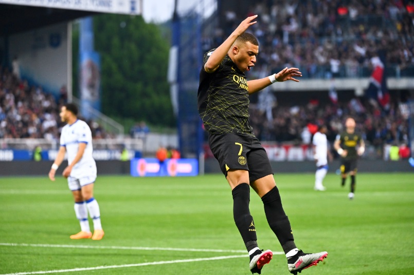 怪物ハーランドvs超人エムバペ、どっちが1位だ！現在世界最強ストライカー10人｜写真9