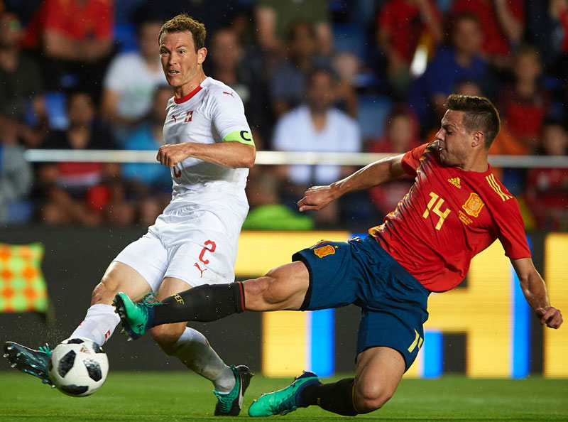 スイス代表、“国旗の赤”が際立つロシアW杯アウェイユニフォーム｜写真5