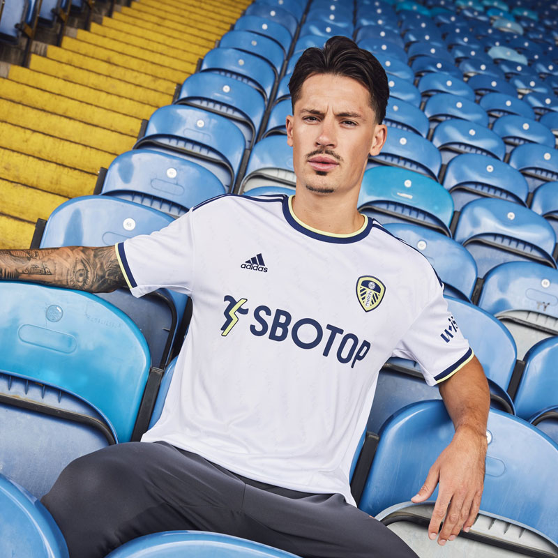 リーズ・ユナイテッド、22-23新ユニフォーム！ホームは「優勝50周年」デザイン｜写真7