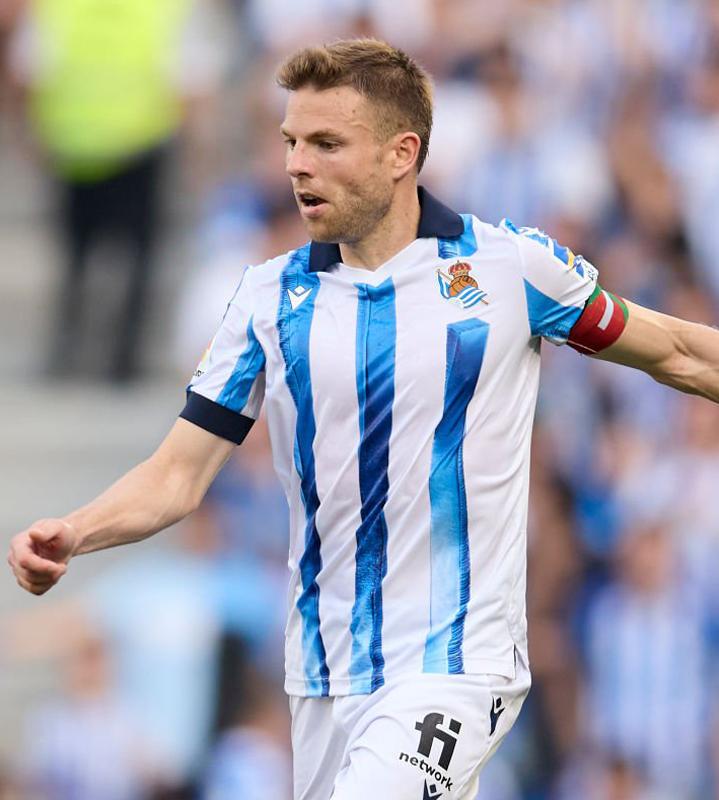 ピッチ上だと印象違うかも？　“実戦デビュー”した欧州サッカー「2023-24新ユニフォーム」10着｜写真13