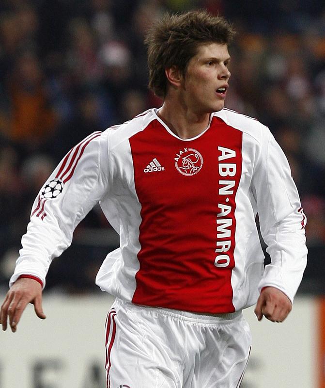 エンブレムは懐かしの“ど真ん中”！アヤックスが23-24新ユニ発表　女子ユニは「黄金期感」が半端ない｜写真3